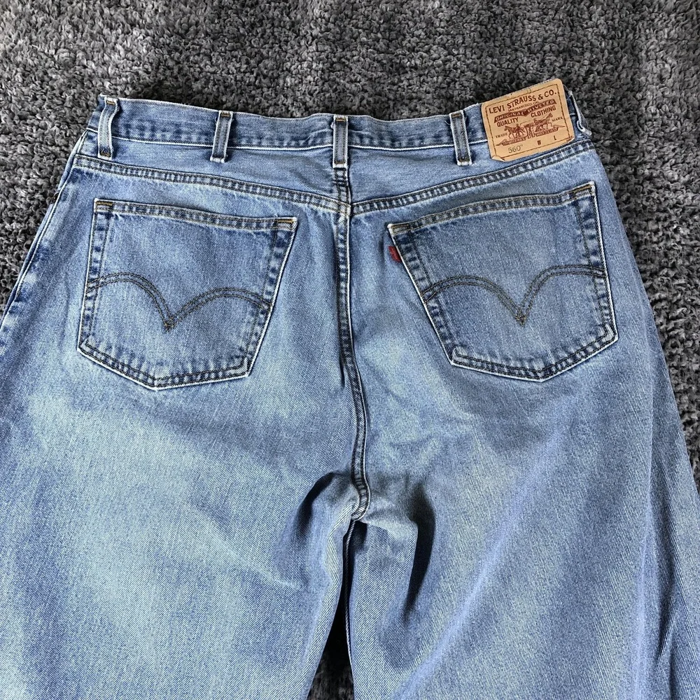 Levis 560 Jeans Mens 38x33 Blue Relaxed Fit Tapered Denim Light Wash Casual